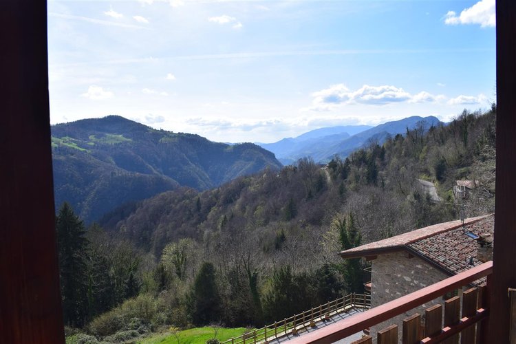 Costa Serina, ottimo bilocale con cantina e giardino privato attrezzato Costa Serina