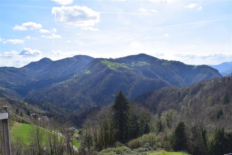 Costa Serina, ottimo bilocale con cantina e giardino privato attrezzato Costa Serina