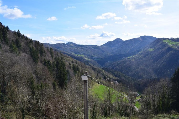 Costa Serina, ottimo bilocale con cantina e giardino privato attrezzato Costa Serina