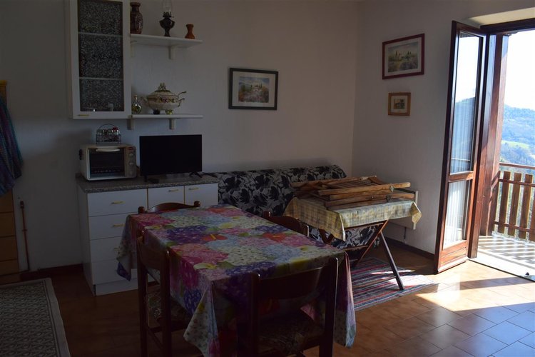 Costa Serina, ottimo bilocale con cantina e giardino privato attrezzato Costa Serina