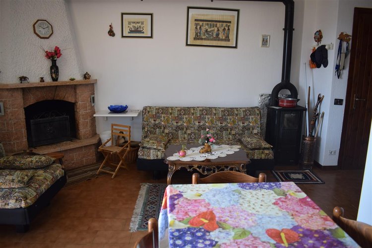 Costa Serina, ottimo bilocale con cantina e giardino privato attrezzato Costa Serina