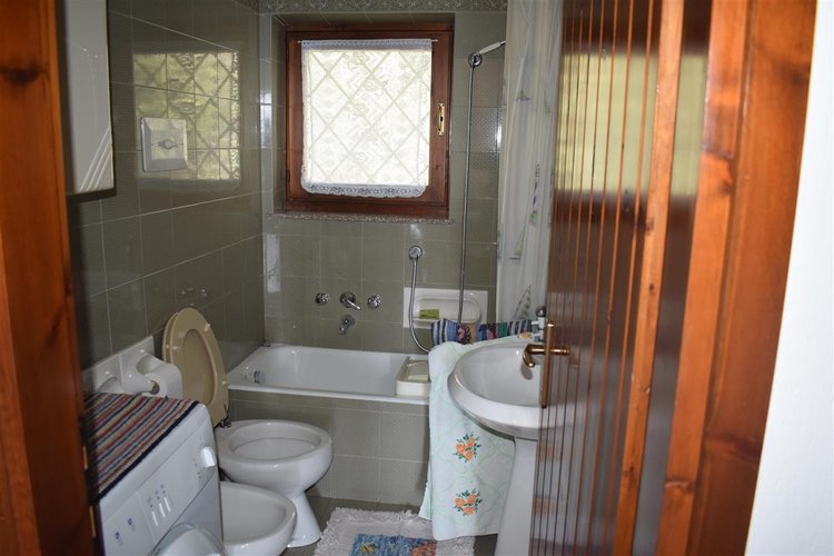 Costa Serina, ottimo bilocale con cantina e giardino privato attrezzato Costa Serina