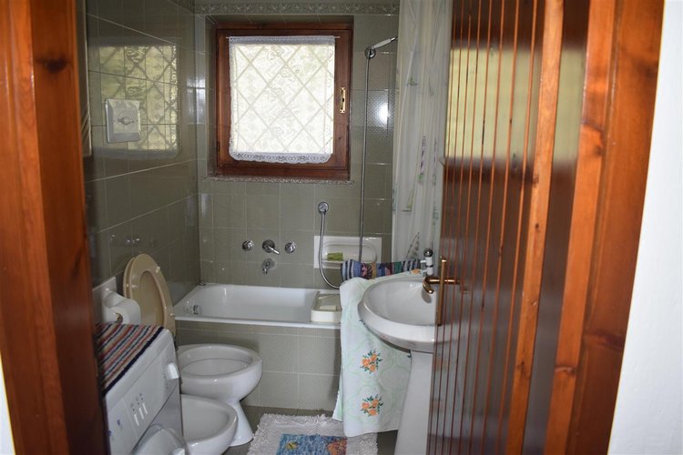 Costa Serina, ottimo bilocale con cantina e giardino privato attrezzato Costa Serina