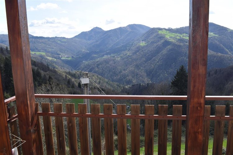 Costa Serina, ottimo bilocale con cantina e giardino privato attrezzato Costa Serina