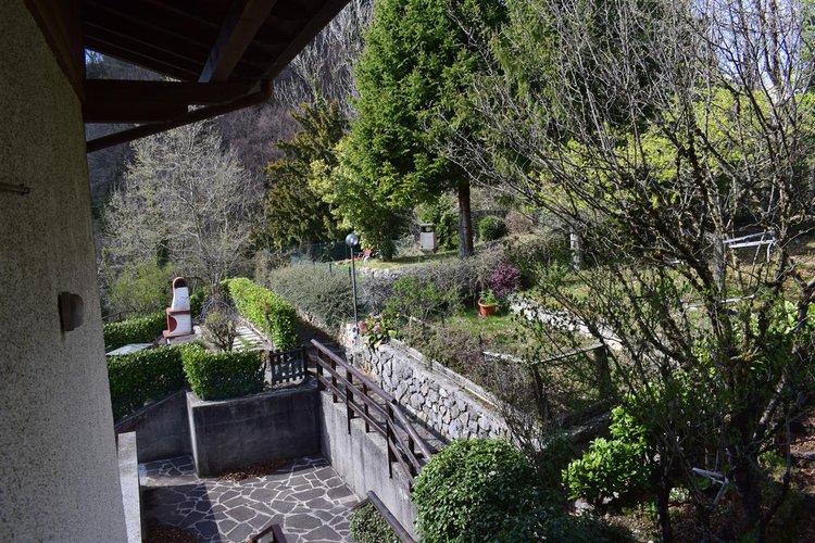 Costa Serina, ottimo bilocale con cantina e giardino privato attrezzato Costa Serina