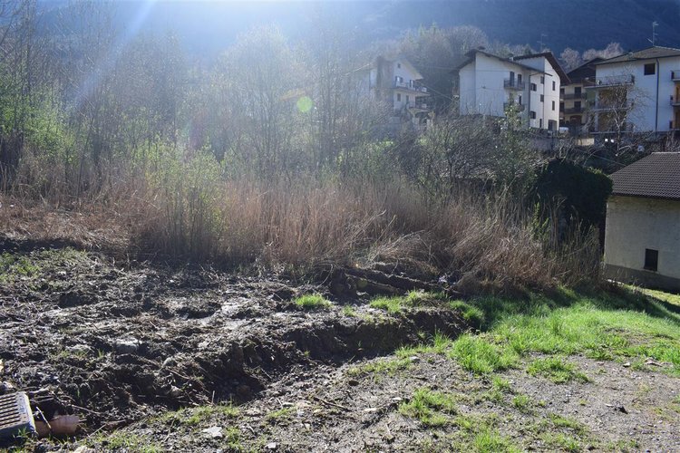 Serina, introvabile rustico su due piani con godibilissimo terreno a prato Serina