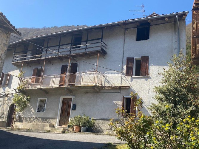 INDIPENDENTE  CASA CONTADINA! Bracca