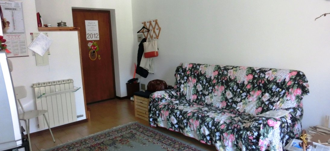 Serina, in elegante palazzina tipo chalet, ottimo quadrilocale con camino Serina