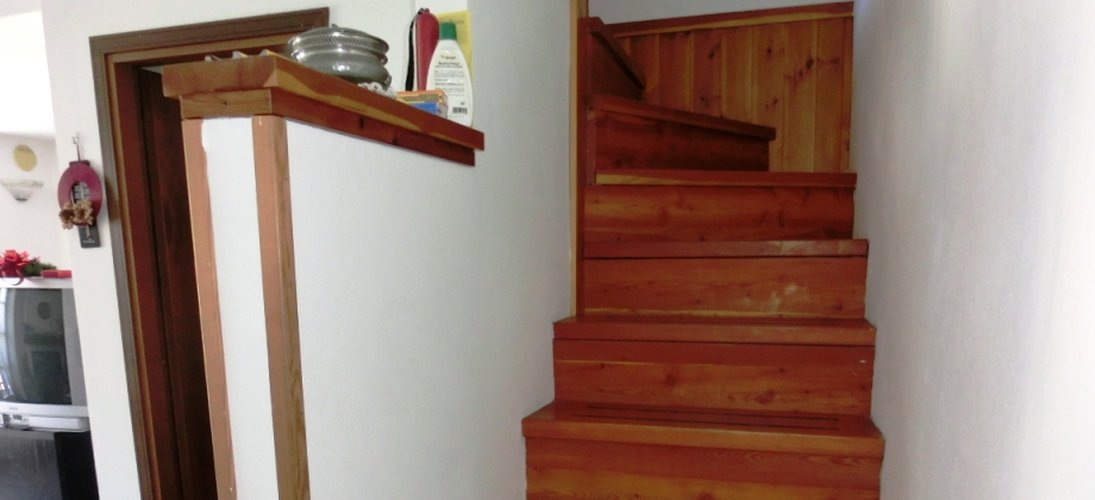 Serina, in elegante palazzina tipo chalet, ottimo quadrilocale con camino Serina