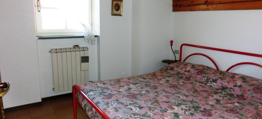 Serina, in elegante palazzina tipo chalet, ottimo quadrilocale con camino Serina