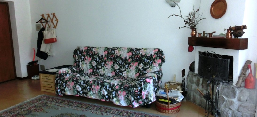 Serina, in elegante palazzina tipo chalet, ottimo quadrilocale con camino Serina