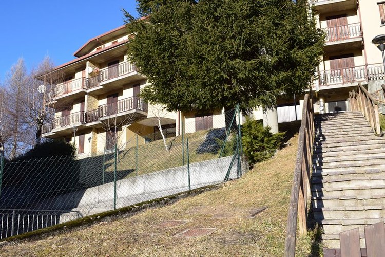 Zambla Alta mt. 1200 zona esclusiva grazioso bilocale arredato