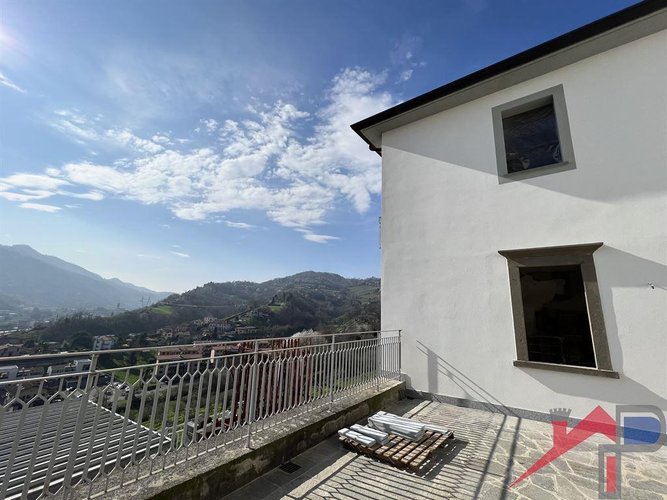 Ampio trilocale con giardino Pontida