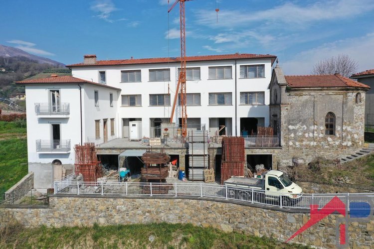 Ampio trilocale panoramico Pontida