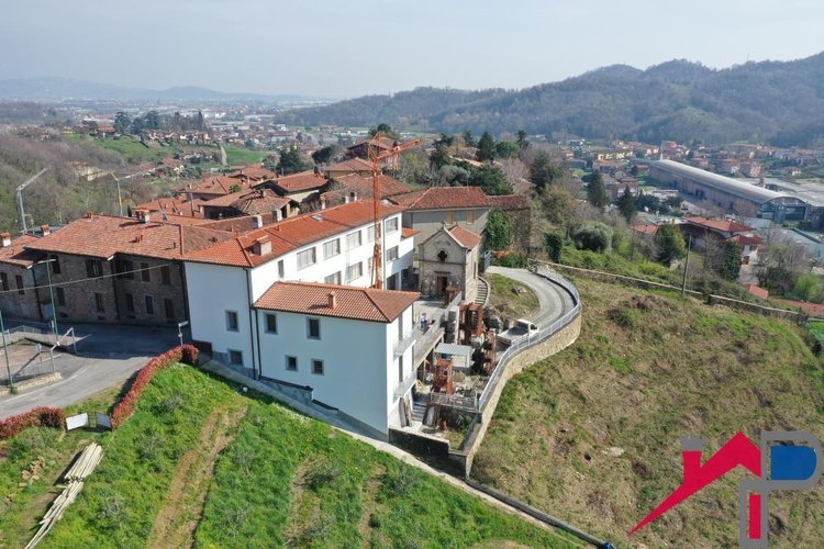 Ampio appartamento ultimo piano Pontida