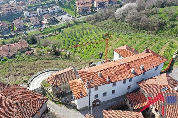 Ampio appartamento ultimo piano Pontida