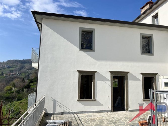 Ampio appartamento ultimo piano Pontida