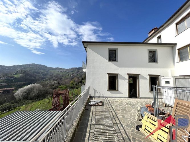 Ampio appartamento ultimo piano Pontida