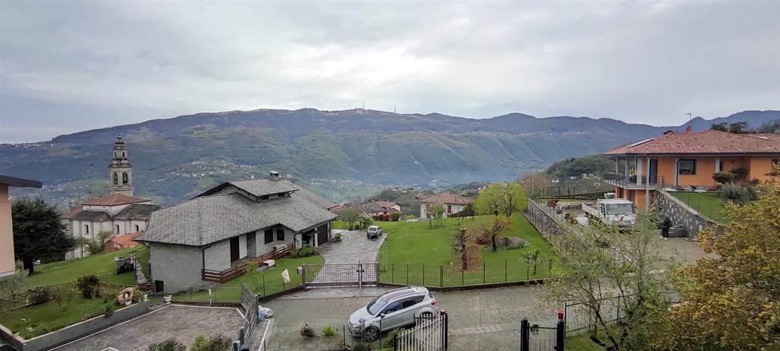 Berbenno trilocale balconato con cantina e box Berbenno