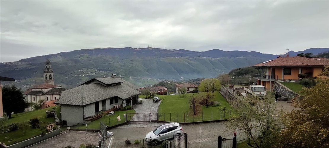 Berbenno trilocale balconato con cantina e box Berbenno