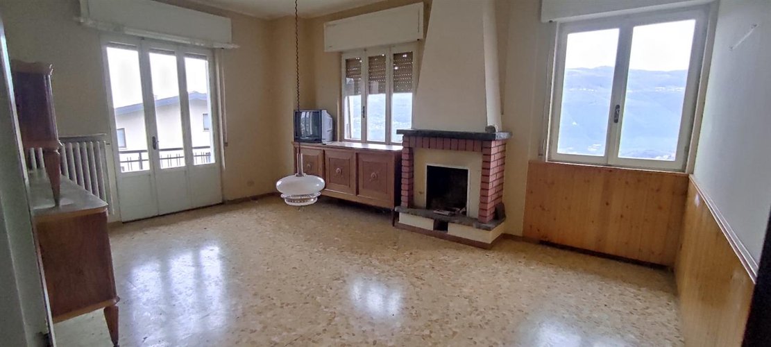 Berbenno trilocale balconato con cantina e box Berbenno