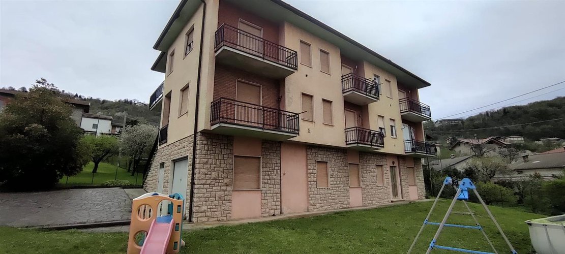 Berbenno trilocale balconato con cantina e box Berbenno