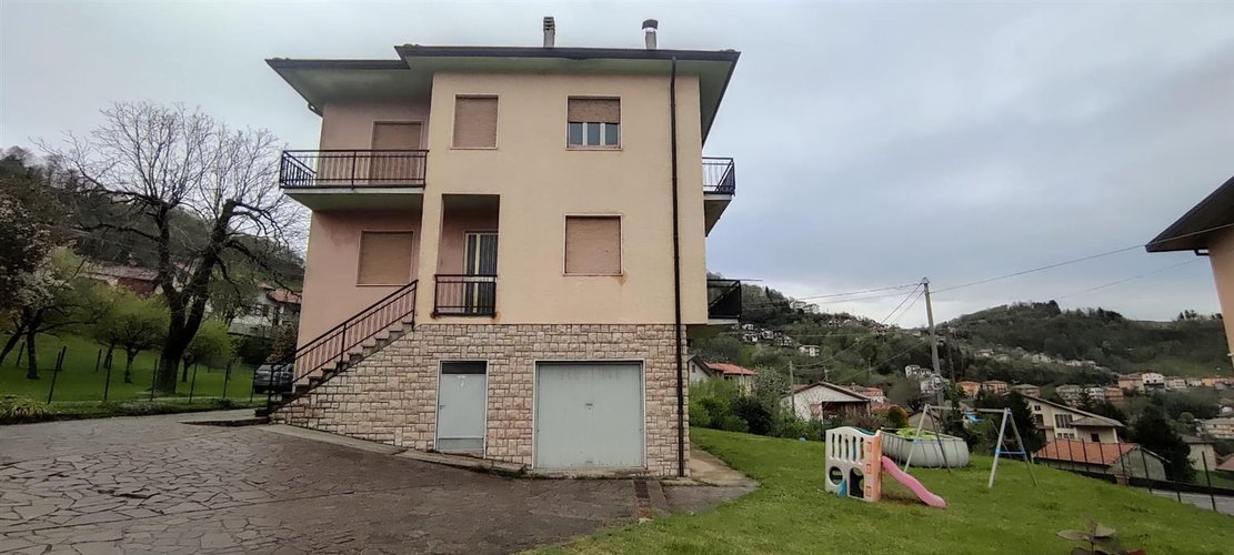 Berbenno trilocale balconato con cantina e box Berbenno