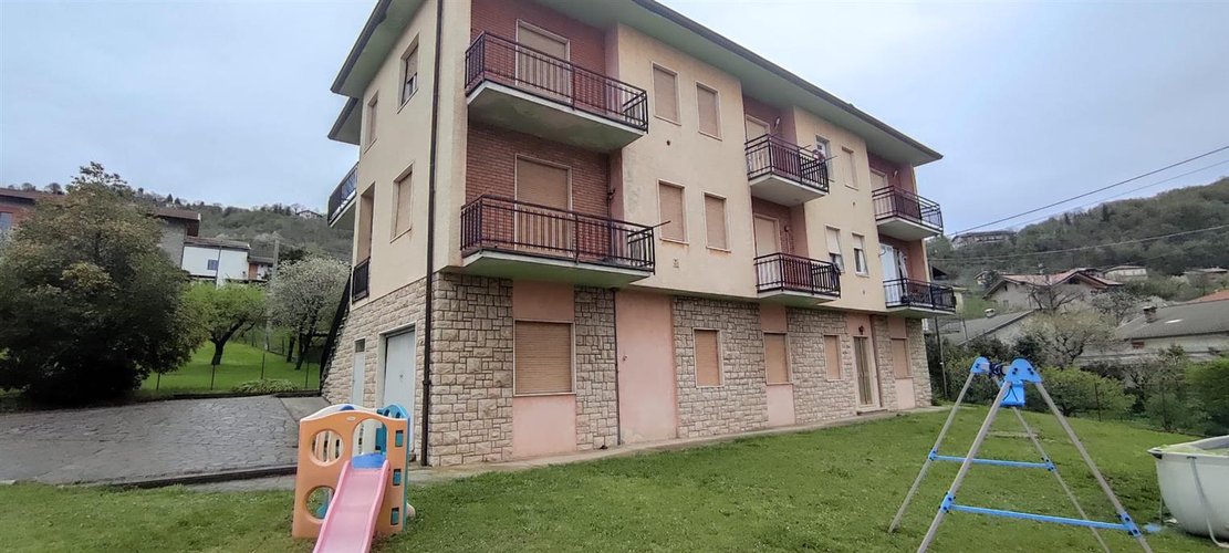 Berbenno trilocale balconato con cantina e box Berbenno