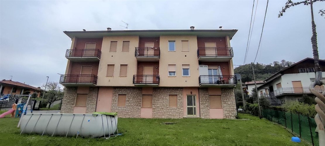 Berbenno trilocale balconato con cantina e box Berbenno
