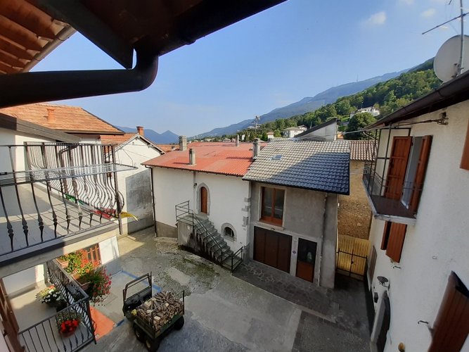 Sant’Omobono Terme in casa storica trilocale con camino e arredo Sant'Omobono Terme