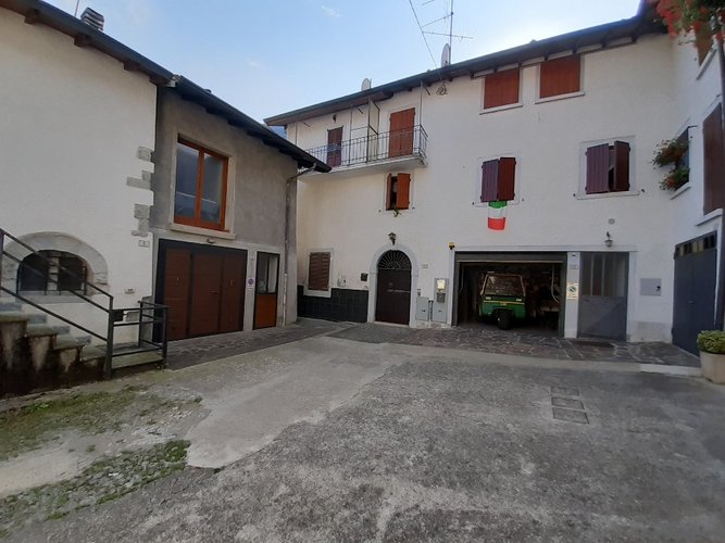 Sant’Omobono Terme in casa storica trilocale con camino e arredo Sant'Omobono Terme