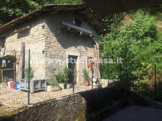 POSIZIONE CENTRALE E SERVITA!!!! Val Brembilla