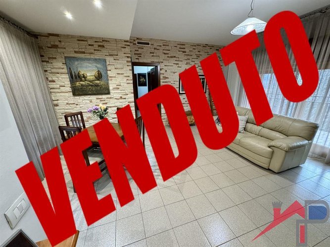 Caprino Bergamasco ampio trilocale con box Caprino Bergamasco