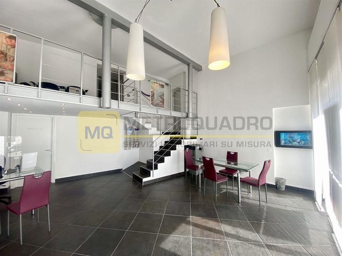 Lecco, negozio in vendita in posizione angolare di forte passaggio e visibilità Lecco