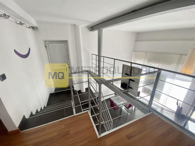 Lecco, negozio in vendita in posizione angolare di forte passaggio e visibilità Lecco