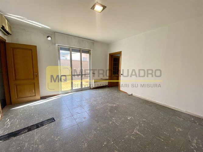 Lecco, zona Acquate, trilocale con terrazza in vendita Lecco