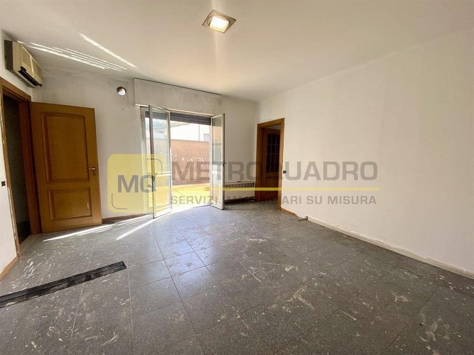 Lecco, zona Acquate, trilocale con terrazza in vendita Lecco