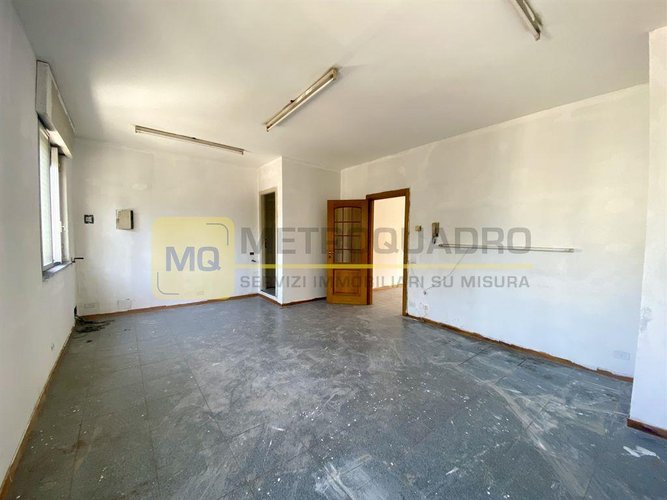 Lecco, zona Acquate, trilocale con terrazza in vendita Lecco