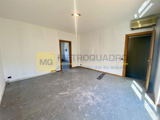 Lecco, zona Acquate, trilocale con terrazza in vendita Lecco