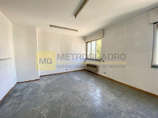 Lecco, zona Acquate, trilocale con terrazza in vendita Lecco