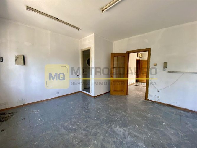 Lecco, zona Acquate, trilocale con terrazza in vendita Lecco