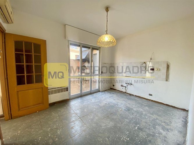 Lecco, zona Acquate, trilocale con terrazza in vendita Lecco