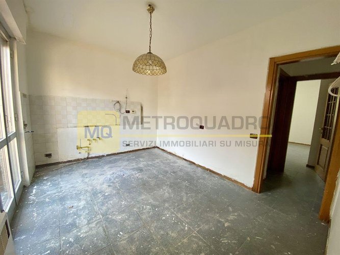 Lecco, zona Acquate, trilocale con terrazza in vendita Lecco