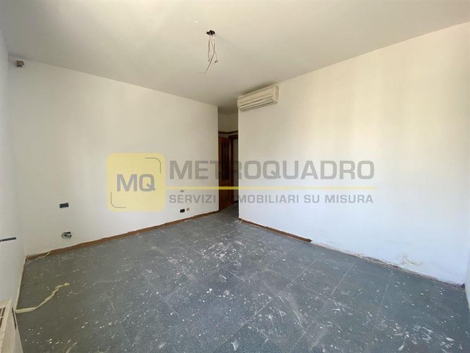 Lecco, zona Acquate, trilocale con terrazza in vendita Lecco