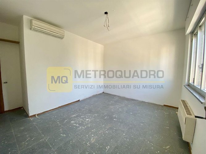 Lecco, zona Acquate, trilocale con terrazza in vendita Lecco