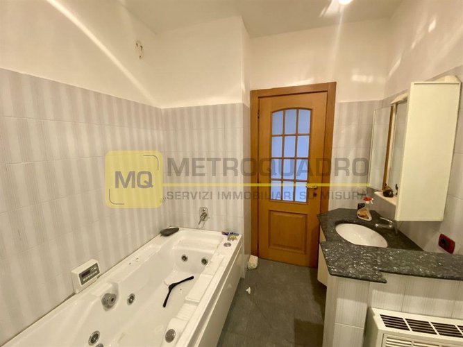 Lecco, zona Acquate, trilocale con terrazza in vendita Lecco