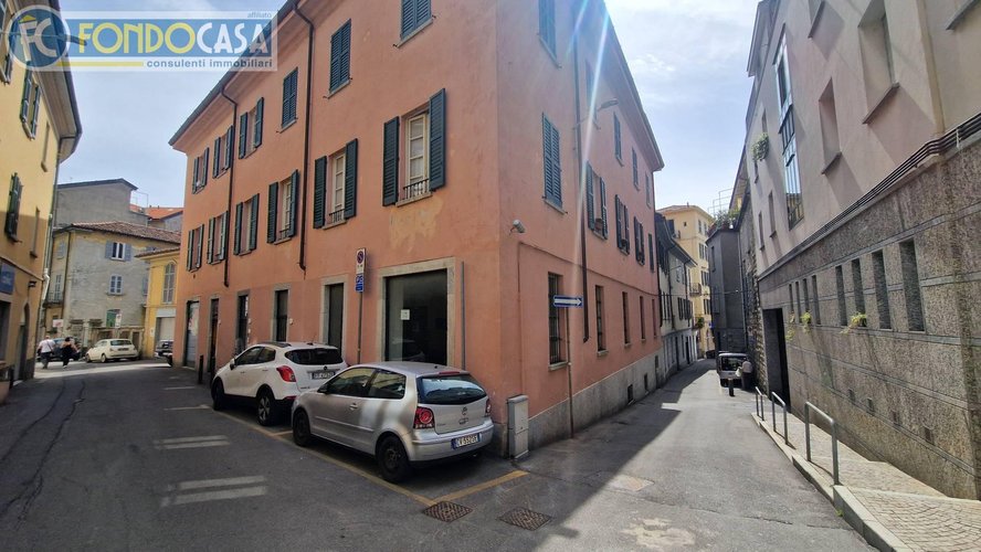 Locale Commerciale Como