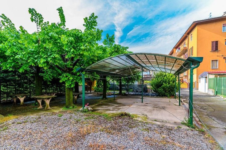 locale commerciale Alzano Lombardo