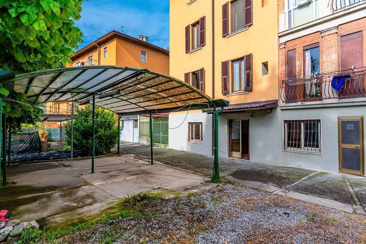 locale commerciale Alzano Lombardo