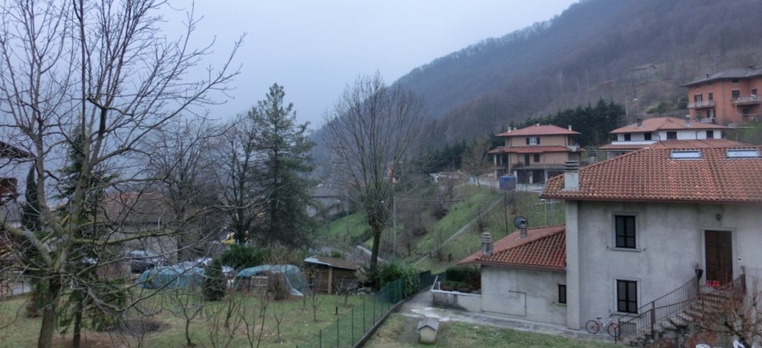 Capizzone, grazioso trilocale balconato con posto auto privato Capizzone